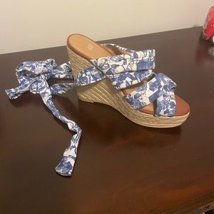 H&M Wedge Sandal. Ties at Ankle. Size 8. NWOT